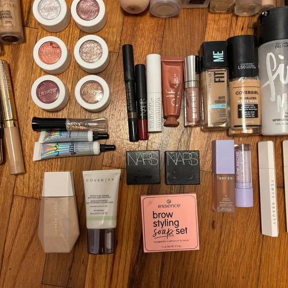 65 Piece Makeup Bundle - Picture 4 of 5
